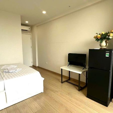 Era Apartment Dong Tac Hanoi Bagian luar foto