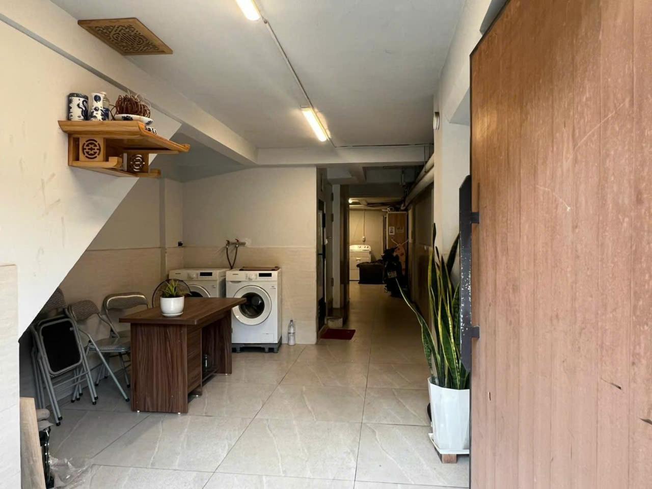 Era Apartment Dong Tac Hanoi Bagian luar foto