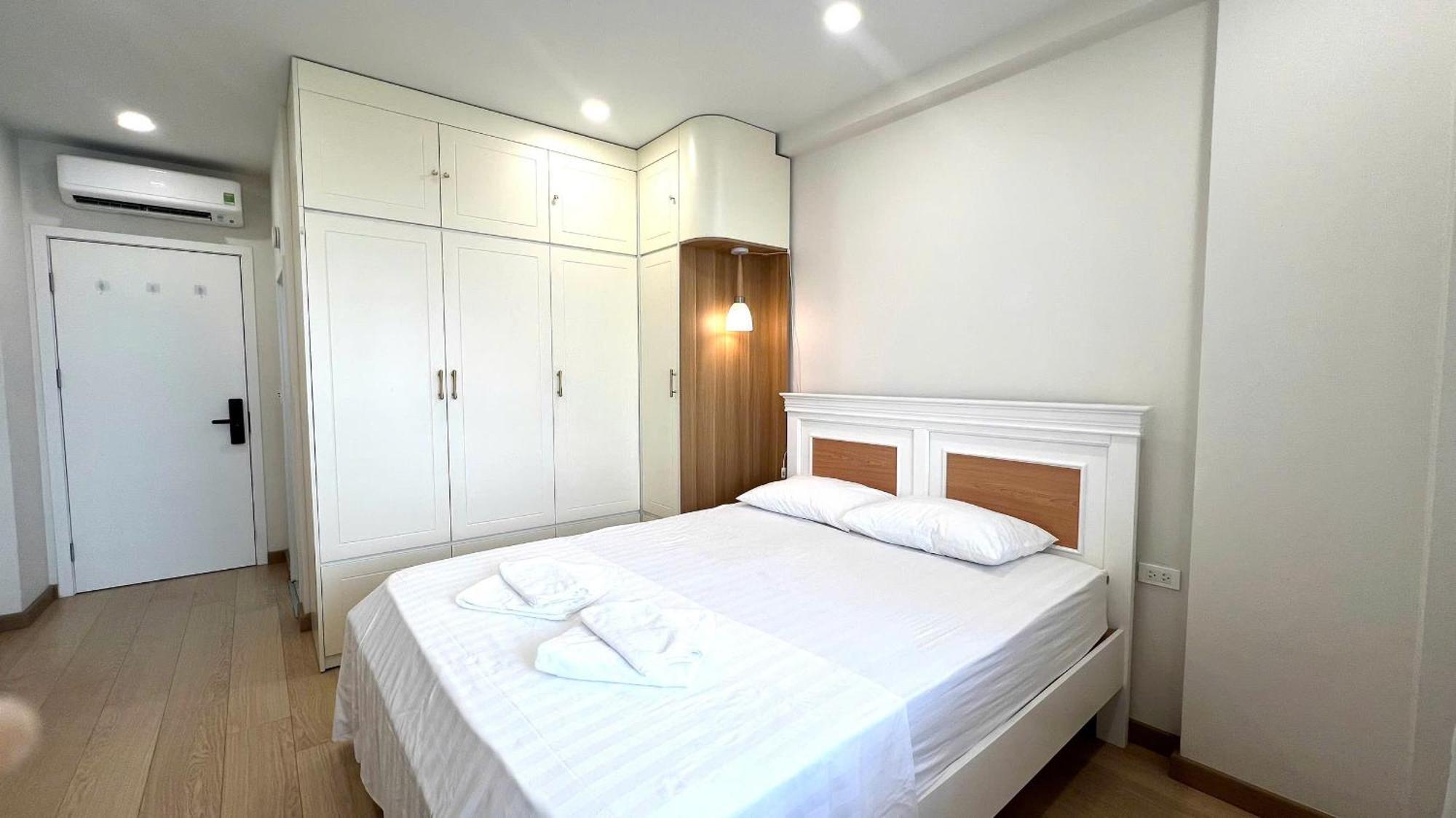 Era Apartment Dong Tac Hanoi Bagian luar foto