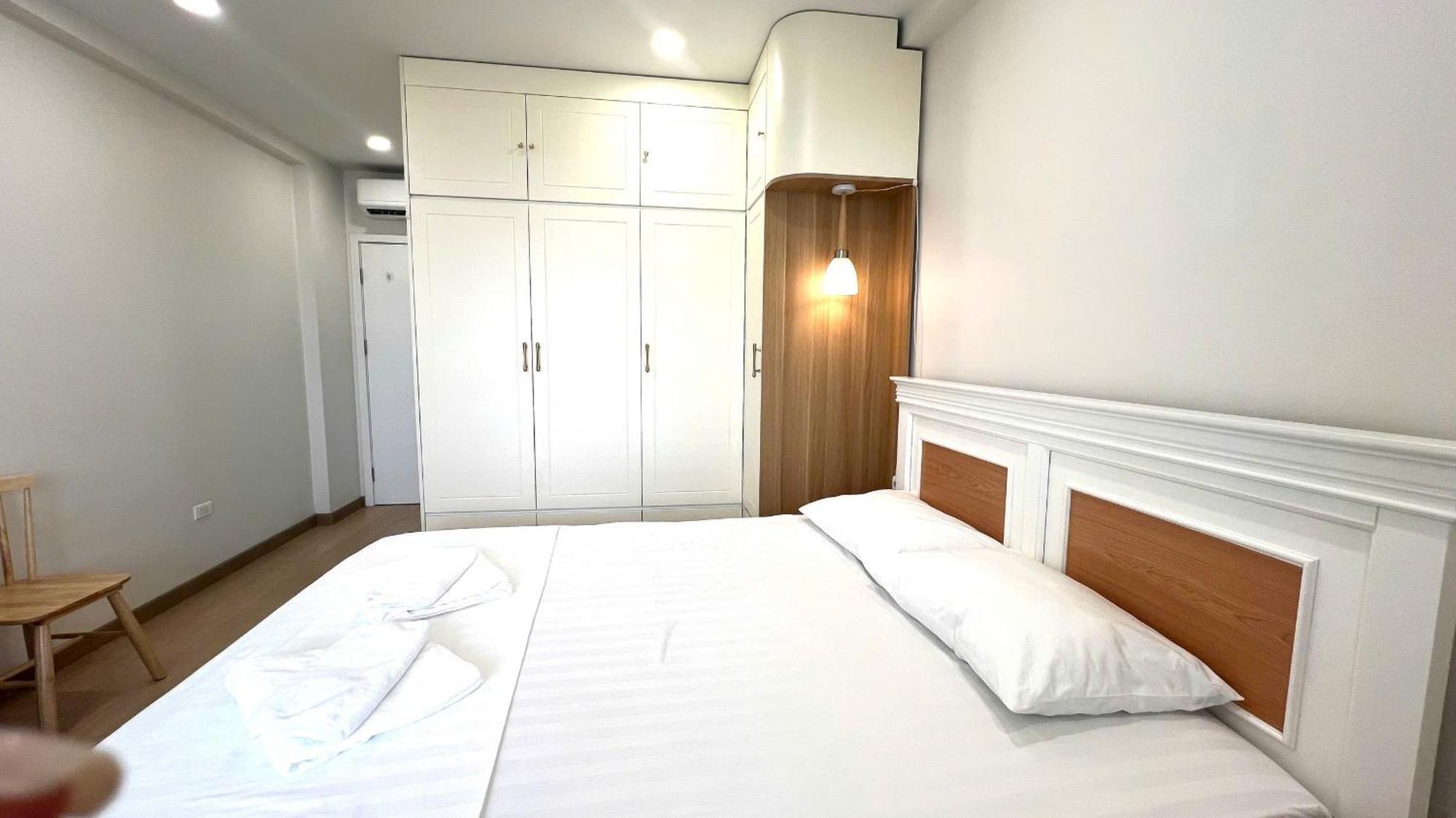 Era Apartment Dong Tac Hanoi Bagian luar foto