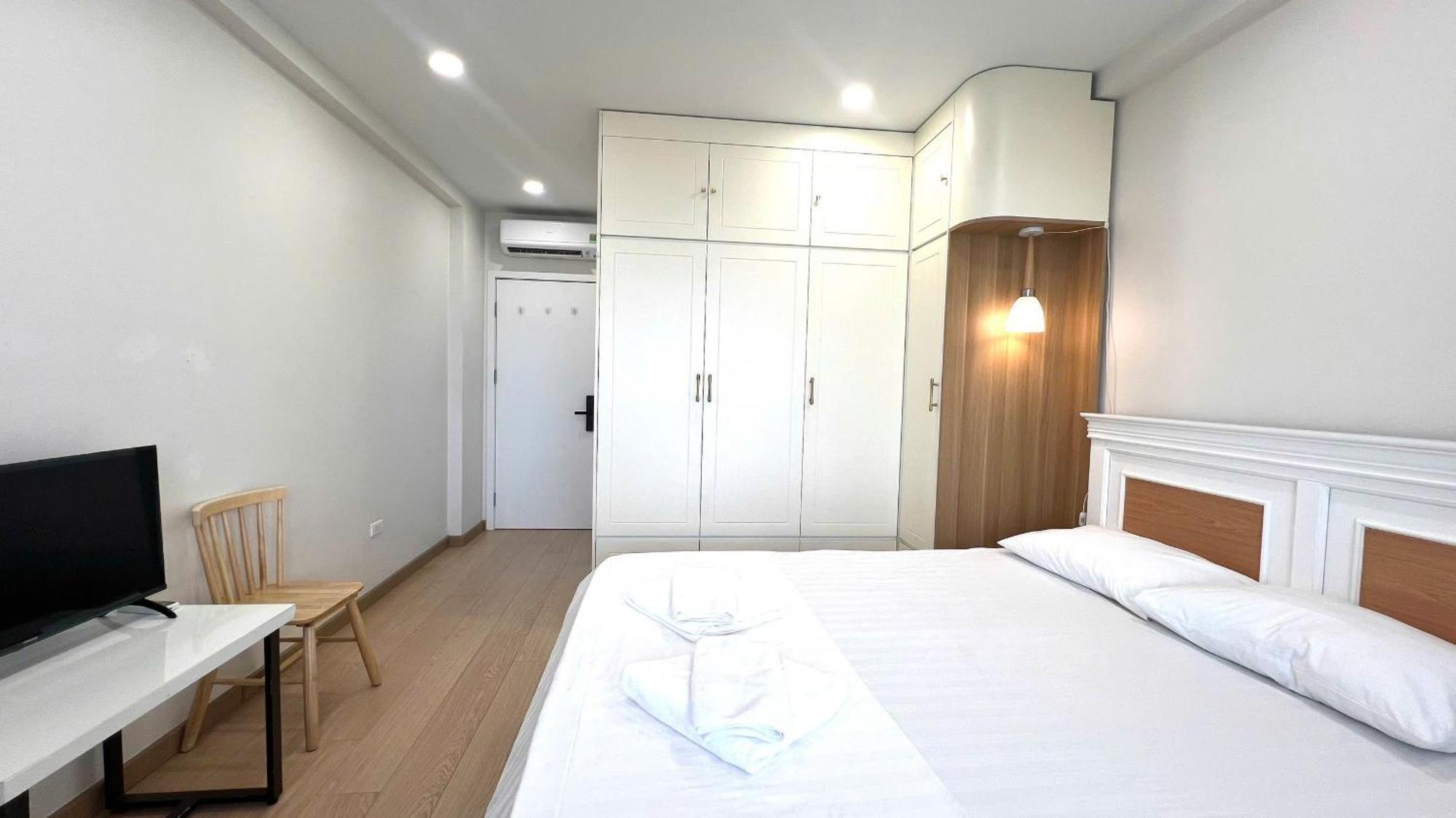 Era Apartment Dong Tac Hanoi Bagian luar foto